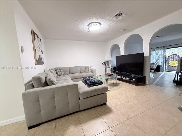 2381 SW 70th Ave 49, Davie, FL 33317