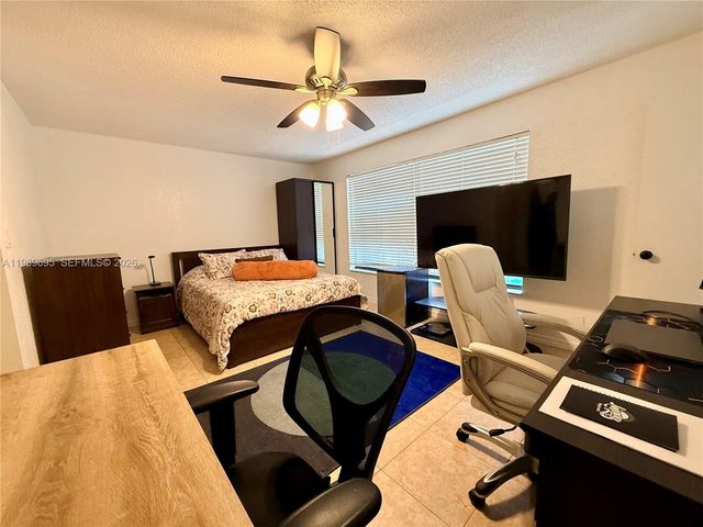 2381 SW 70th Ave 49, Davie, FL 33317