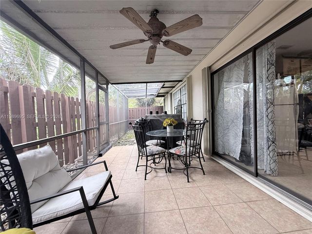 2381 SW 70th Ave 49, Davie, FL 33317