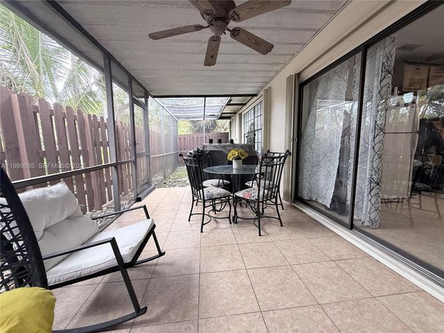 2381 SW 70th Ave 49, Davie, FL 33317