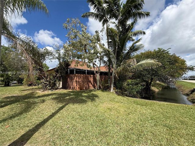 2381 SW 70th Ave 49, Davie, FL 33317