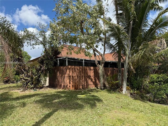 2381 SW 70th Ave 49, Davie, FL 33317