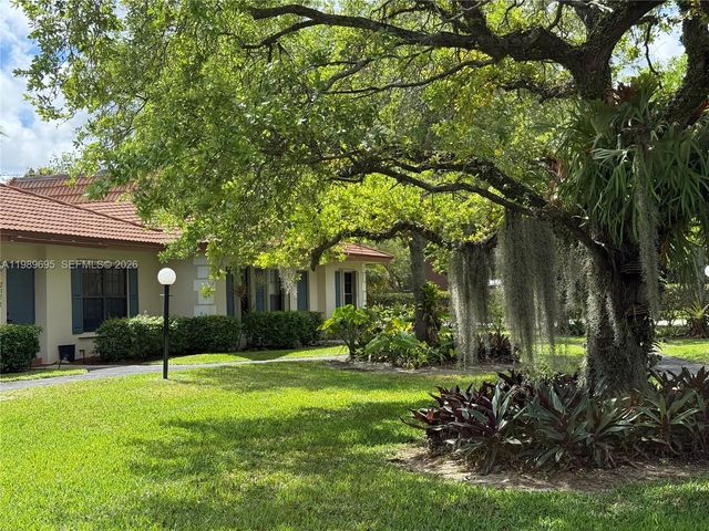 2381 SW 70th Ave 49, Davie, FL 33317