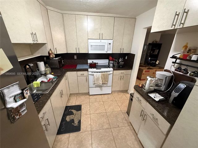 2381 SW 70th Ave 49, Davie, FL 33317