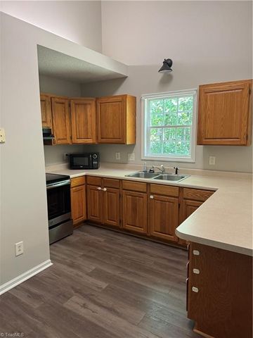 196 Bethania Oaks Circle, Pfafftown, NC 27040