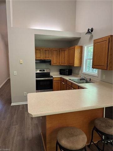 196 Bethania Oaks Circle, Pfafftown, NC 27040