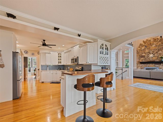 9 Perrion Avenue, Weaverville, NC 28787