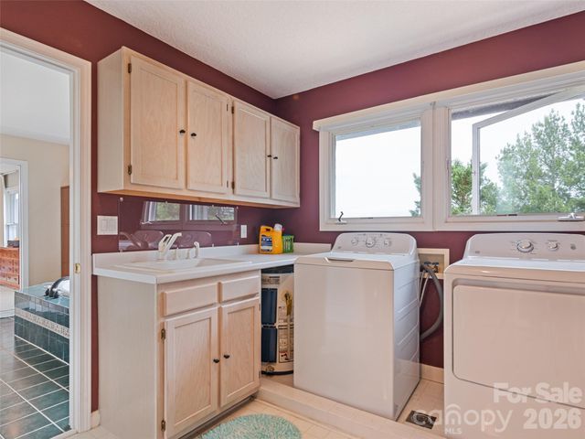 9 Perrion Avenue, Weaverville, NC 28787