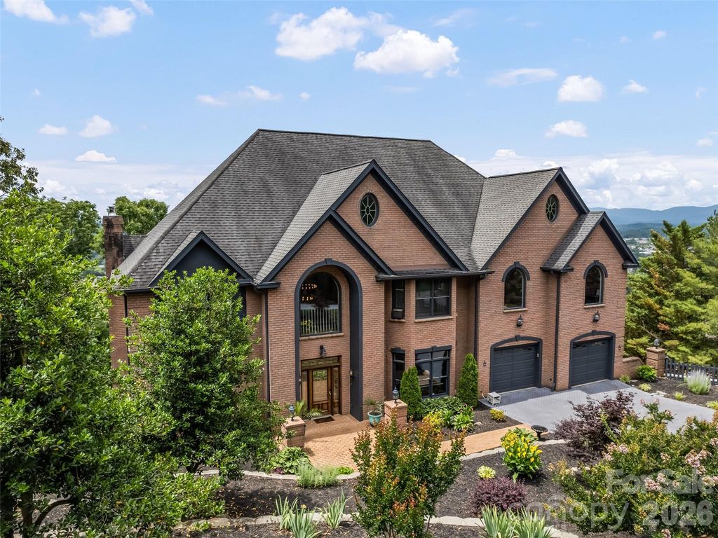 9 Perrion Avenue, Weaverville, NC 28787