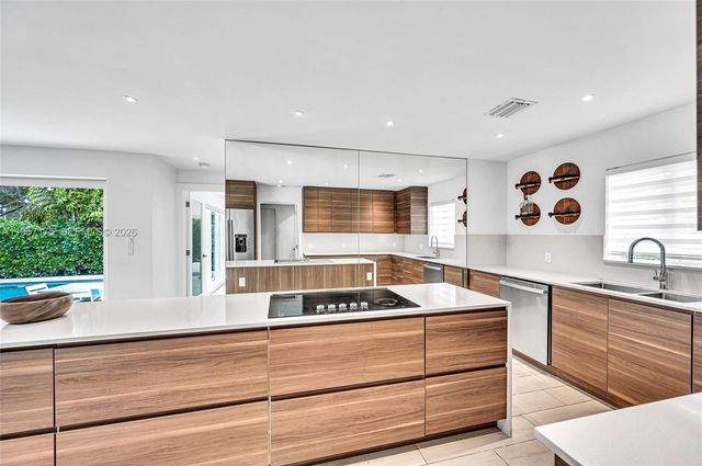 1080 NE 104th St, Miami Shores, FL 33138