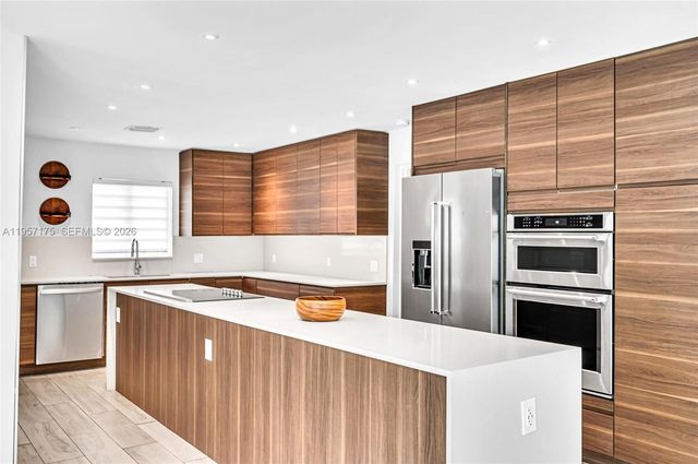 1080 NE 104th St, Miami Shores, FL 33138