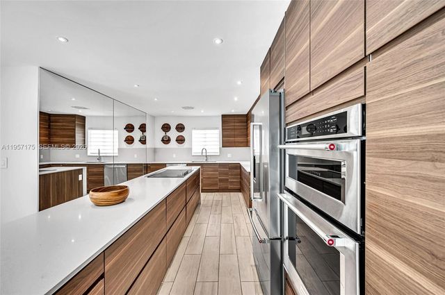 1080 NE 104th St, Miami Shores, FL 33138