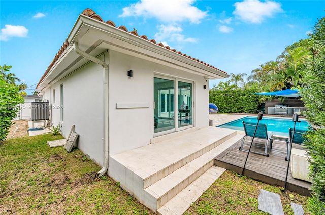 1080 NE 104th St, Miami Shores, FL 33138