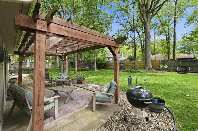 5018 Oak Creek Court, Fort Wayne, IN 46835
