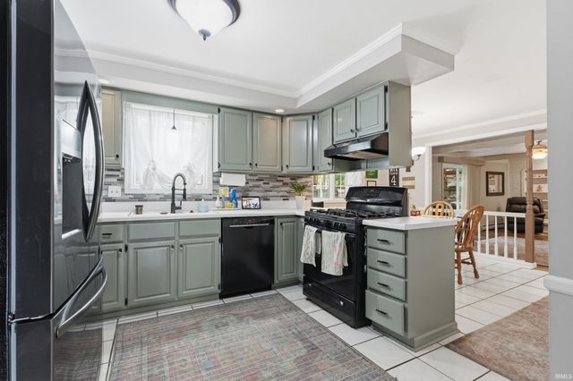 5018 Oak Creek Court, Fort Wayne, IN 46835