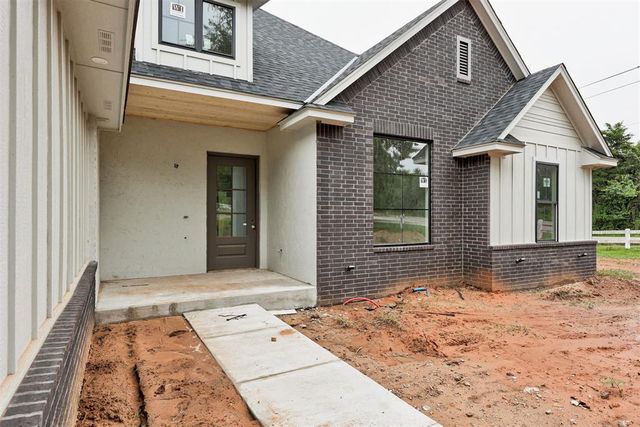 30 N Oaks Road, Harrah, OK 73045