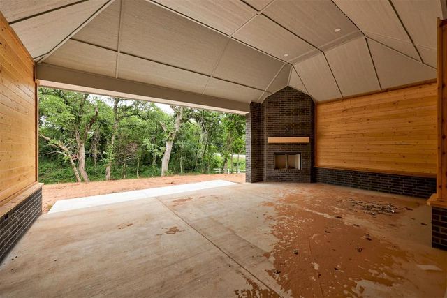 30 N Oaks Road, Harrah, OK 73045