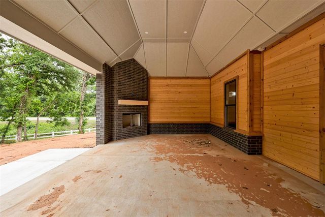 30 N Oaks Road, Harrah, OK 73045