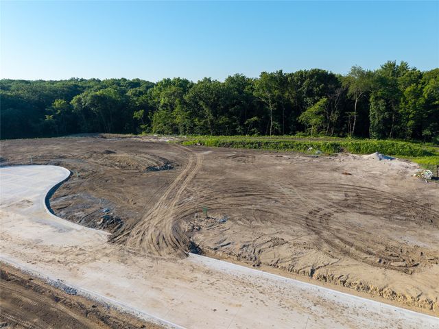 13716 Quail Ridge Drive, Urbandale, IA 50323