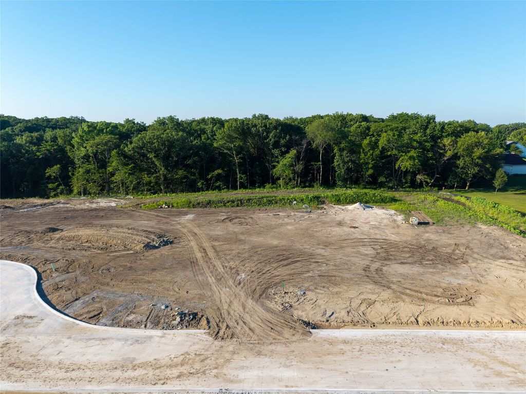 13716 Quail Ridge Drive, Urbandale, IA 50323