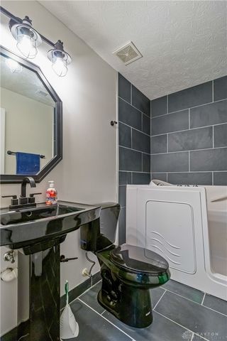 8041 Bushclover Drive, Tipp City, OH 45371