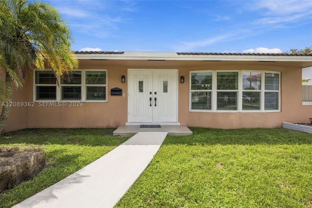5206 Garfield St, Hollywood, FL 33021