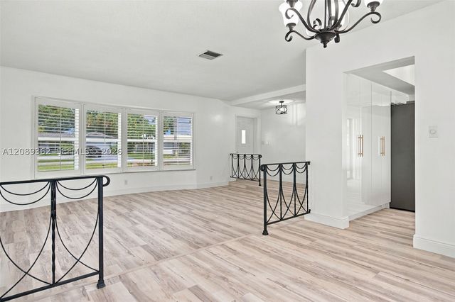 5206 Garfield St, Hollywood, FL 33021