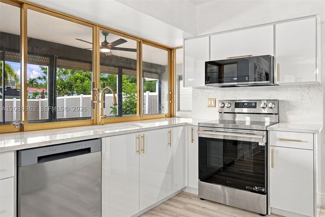 5206 Garfield St, Hollywood, FL 33021