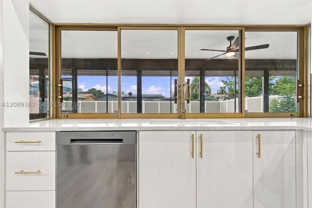 5206 Garfield St, Hollywood, FL 33021