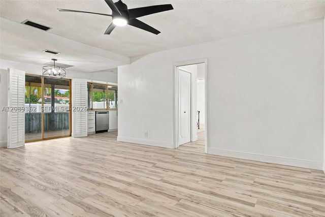 5206 Garfield St, Hollywood, FL 33021