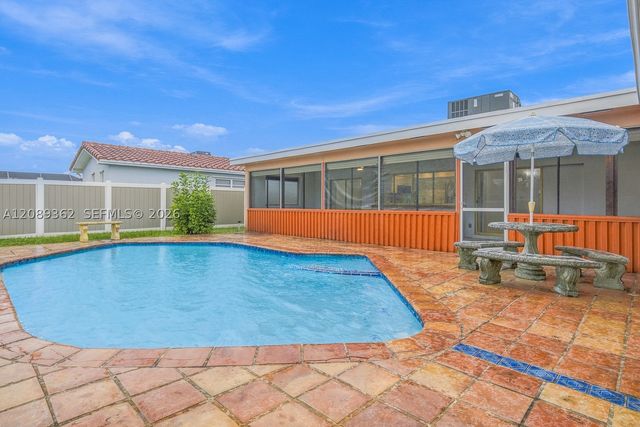 5206 Garfield St, Hollywood, FL 33021