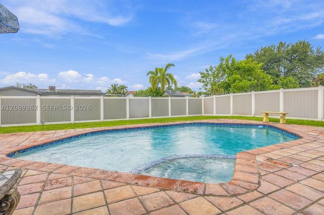 5206 Garfield St, Hollywood, FL 33021