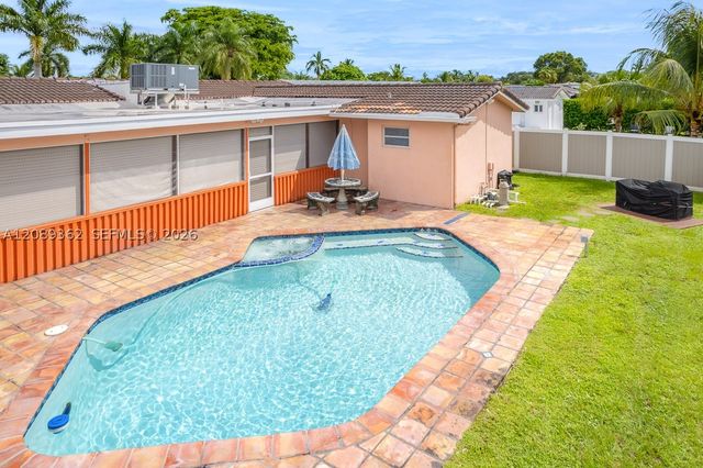 5206 Garfield St, Hollywood, FL 33021