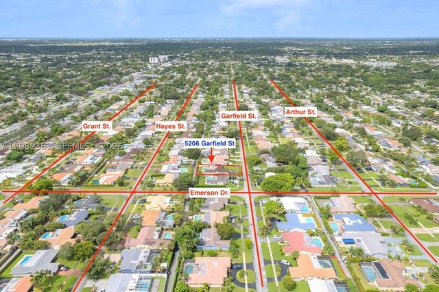 5206 Garfield St, Hollywood, FL 33021