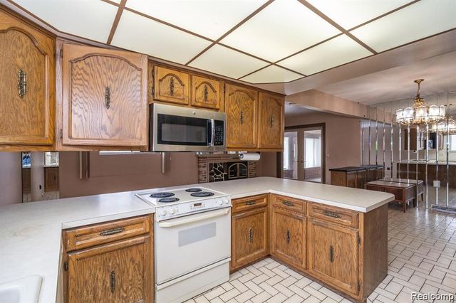 14066 Castle Avenue, Warren, MI 48088