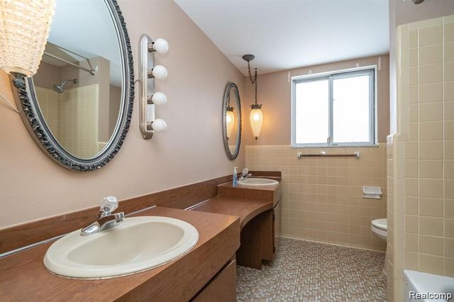 14066 Castle Avenue, Warren, MI 48088