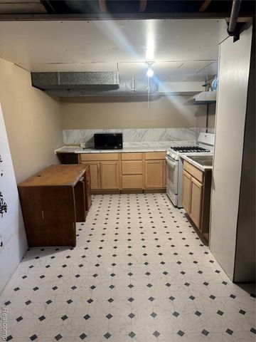 14066 Castle Avenue, Warren, MI 48088