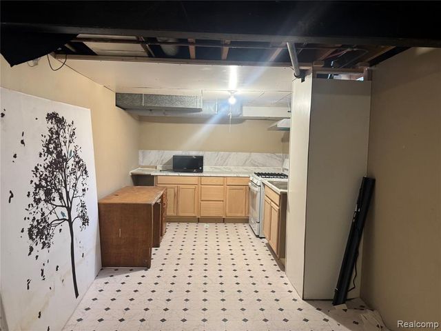 14066 Castle Avenue, Warren, MI 48088