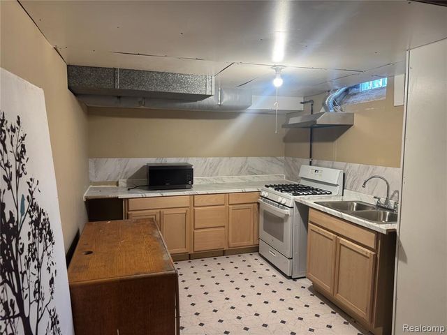 14066 Castle Avenue, Warren, MI 48088