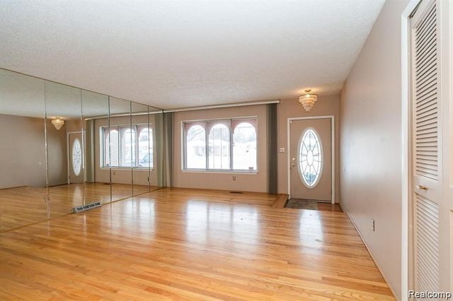 14066 Castle Avenue, Warren, MI 48088