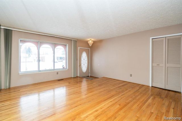 14066 Castle Avenue, Warren, MI 48088