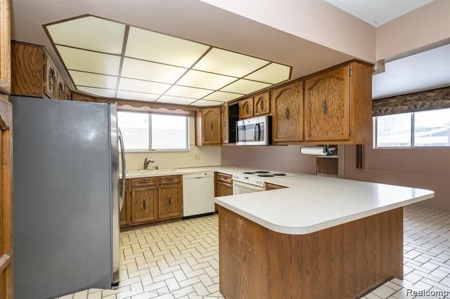 14066 Castle Avenue, Warren, MI 48088