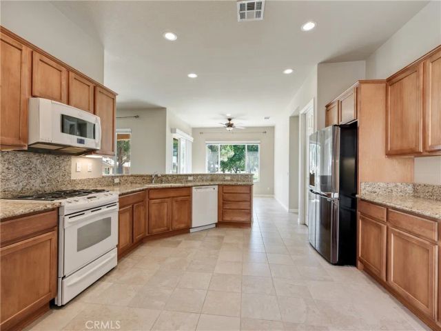 10219 Darby Road, Apple Valley, CA 92308