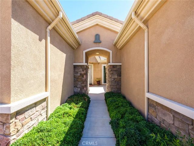 10219 Darby Road, Apple Valley, CA 92308