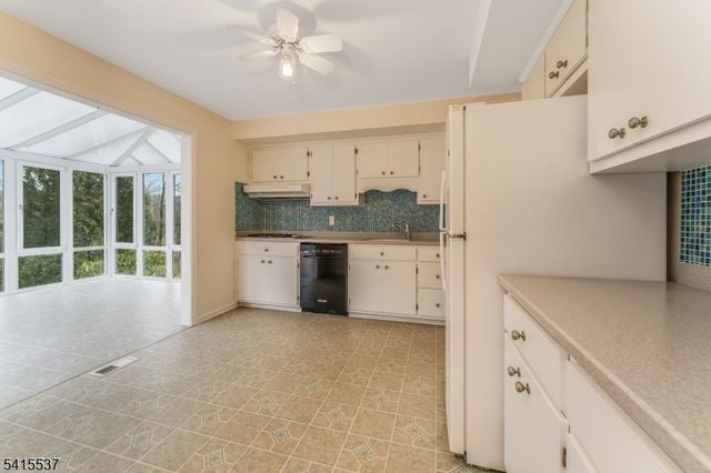 21 Slope Dr, Mansfield Twp., NJ 07840