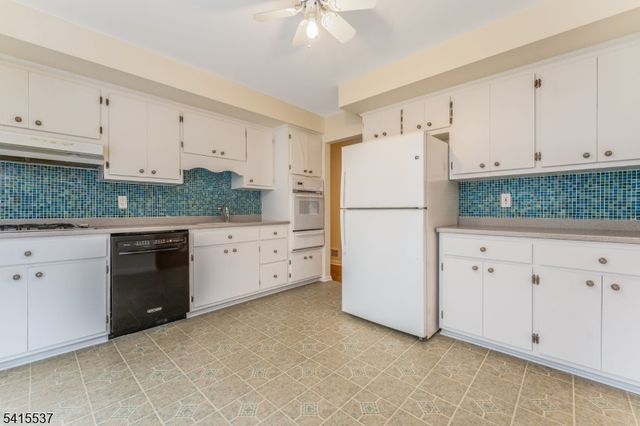 21 Slope Dr, Mansfield Twp., NJ 07840