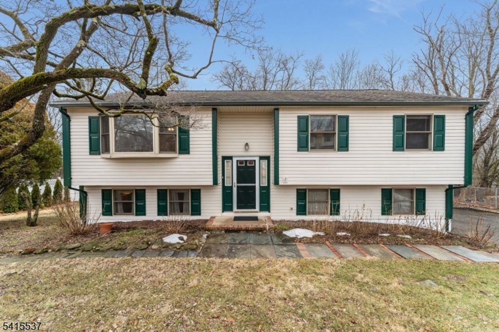 21 Slope Dr, Mansfield Twp., NJ 07840