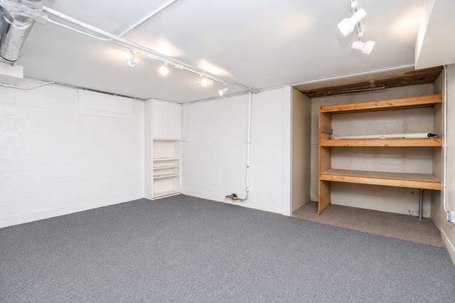 5810 University Avenue, Des Moines, IA 50311