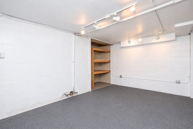 5810 University Avenue, Des Moines, IA 50311