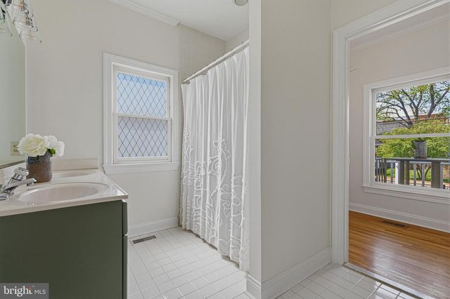 106 HARRISON ST NE, Leesburg, VA 20176